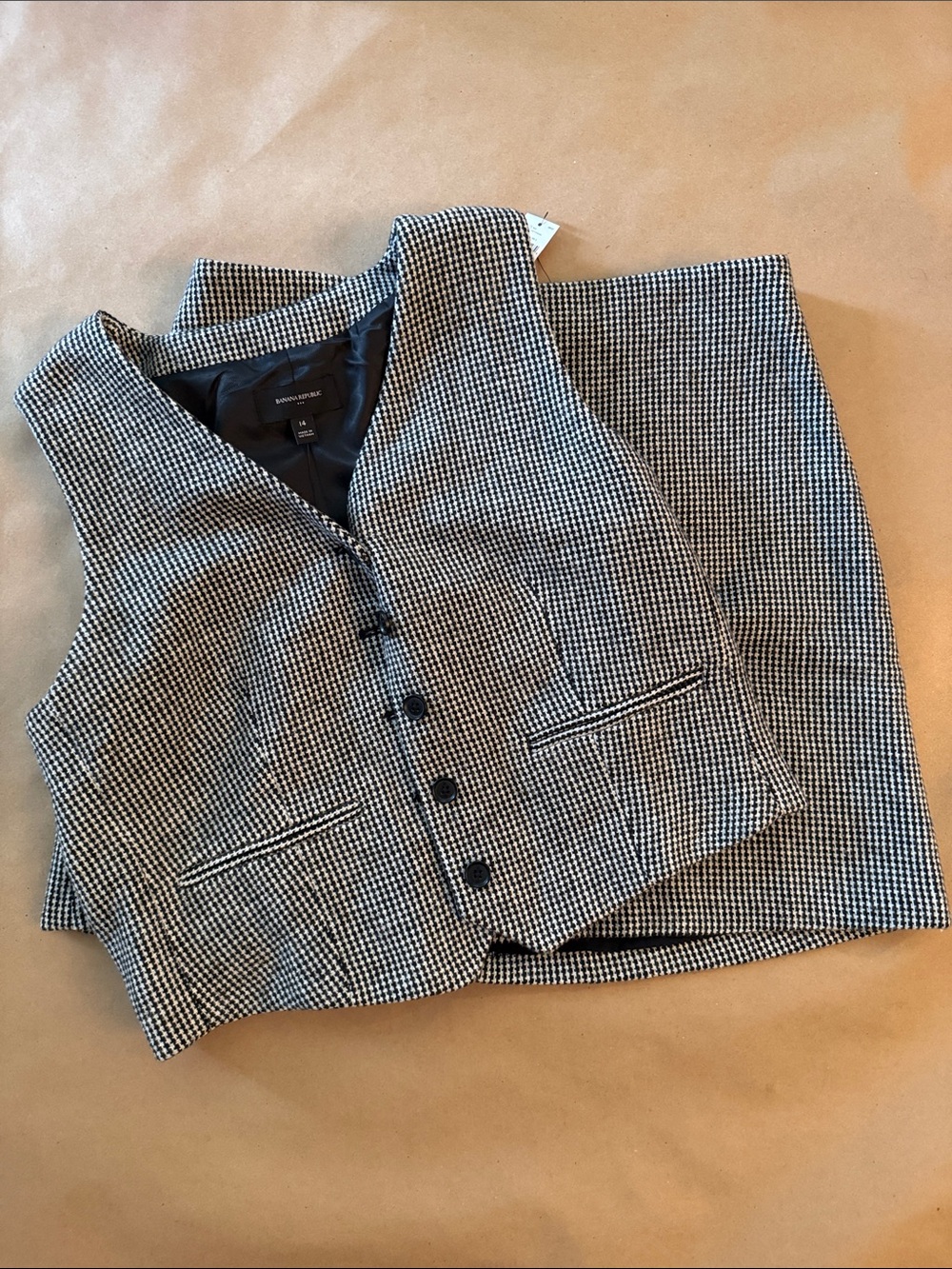 Banana Republic Black and White Houndstooth Vest and Skirt Set Size 14